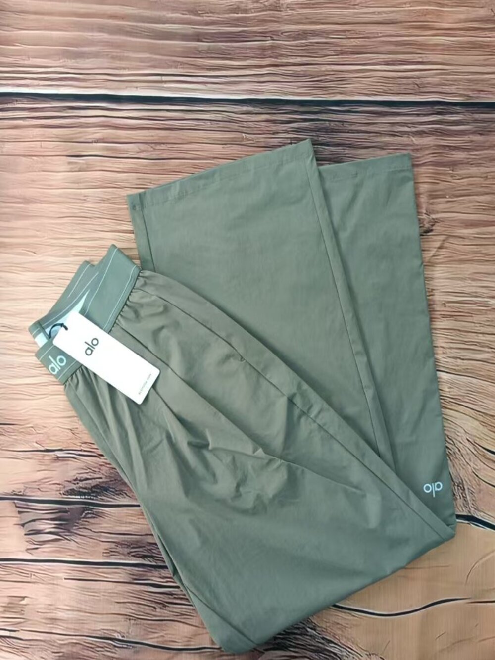 🎄Alo Yoga Suit Up Trouser Olive Color (Regular Version) - Picture 4 of 5